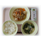 8月1日（月）　肉豆腐　芋団子汁