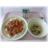 ７月８日（金）　ハヤシライス　小松菜とベーコンのサラダ