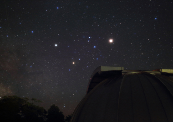 天文台とさそり座と火星