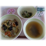 ４月１４日（金）　中華丼　わかめスープ　お祝いイチゴゼリー