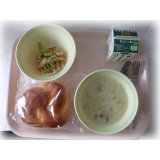 ６月７日（水）　ミルクパン　ポテトクリームシチュー　小松菜とベーコンのサラダ