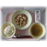 ８月２８日（月）　米飯　マーボー豆腐　わかめスープ
