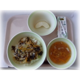 ９月２２日（金）　中華丼　春雨スープ　梨