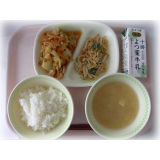 10月2日（月）　鶏肉のオイスターソース炒め　もやしのごまサラダ