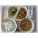 11月6日（月）　豚肉と野菜の炒め物　けんちん汁　からし和え