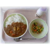 12月15日（金）　カレーライス　サイコロサラダ