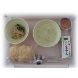 2月14日（水）　ソフトフランスパン　ポテトクリームシチュー　小松菜とベーコンのサラダ　プリン