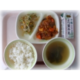 2月26日（月）　酢豚　中華サラダ　わかめスープ