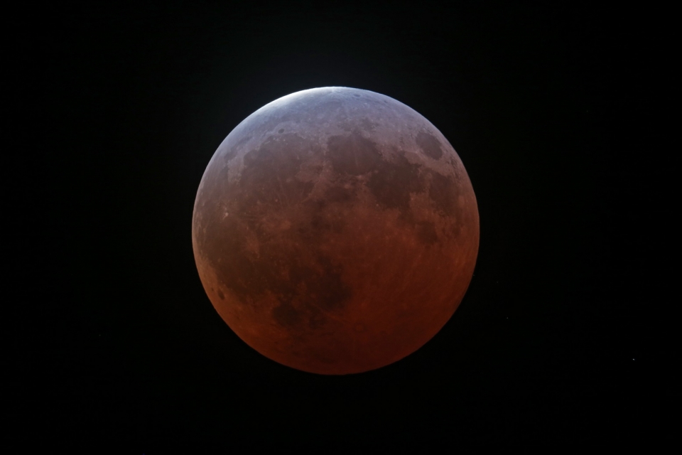 2015年4月4日の皆既月食の様子