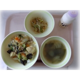9月14日（金）　中華丼　中華サラダ　わかめスープ