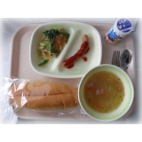 12月12日（水）　ホットドック　麦入り野菜スープ　小松菜サラダ　ジョア