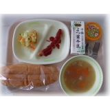 4月18日（水）　ホットドック　ザワークラフト　麦入り野菜スープ