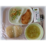 5月9日（水）　ソフトフランスパン　ささみカツ　豆のカレースープ　野菜のマリネ