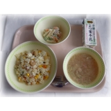 8月17日（金）　小松菜ピラフ　マカロニサラダ　ポテトスープ　