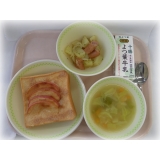 8月22日（水）　りんごのボンファム風　ジャーマンポテト　豆のカレースープ