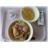 6月20日（木）　こぎつねうどん　いかの天ぷら　ぶどうゼリー