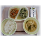10月8日（火）　みそ汁　高野豆腐と野菜の塩炒め　五目豆