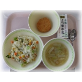 10月29日（火）　小松菜ピラフ　ウィンナースープ　きゃべつメンチカツ
