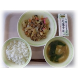 4月27日（月）　ごはん　中華スープ　八宝菜