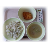 5月8日（金）　枝豆昆布ごはん　芋団子汁　鰆のカレー揚げ