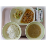 6月9日（火）　ごはん　みそ汁　豚肉と野菜の炒め物　みそドレッシングサラダ