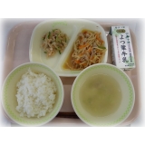 6月15日（月）　ごはん　ワンタンスープ　チンジャオロース　ツナサラダ