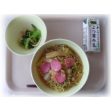 7月9日（木）　しょうゆラーメン　小松菜とベーコンのサラダ