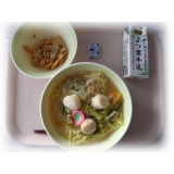 10月15日（木）　ほたて塩ラーメン　揚げごぼうの胡麻和え　角チーズ