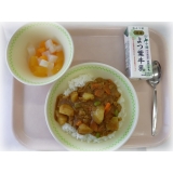 11月27日（金）　チキンカレー　みかんぜりー