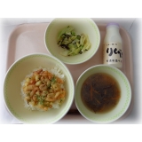 12月11日（金）　かき揚げ丼　キャベツの塩昆布和え　もずくスープ