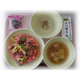 3月3日（水）　ちらし寿司　肉しゅうまい　すまし汁　桜もち