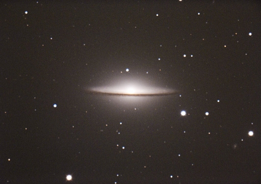M104(おとめ座・ソンブレロ銀河)