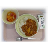 4月30日（金）　チキンカレー　果物ゼリー和え