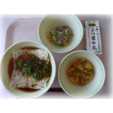 7月15日（木）　冷や麦　鹿肉の冷しゃぶサラダ　野菜かき揚げ（保育所、小学校）