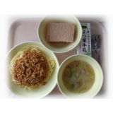 8月19日（木）　肉みそスパゲティ　野菜のスープ　ココア蒸しパン