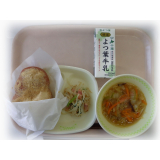 10月27日（水）　揚げパン・黄な粉　小松菜とベーコンのサラダ　肉団子と春雨のスープ
