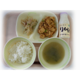 11月15日（月）　麻婆豆腐　きのこの中華和え　わかめスープ