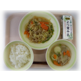 11月22日（月）　豚肉と野菜の炒め物　芋団子汁