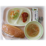 12月15日（水）　かぼちゃパン　高野豆腐入りミートローフ　コールスローサラダ　春雨スープ