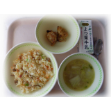 11月11日（金）　ベーコンピラフ　スパイシーチキン　野菜のスープ