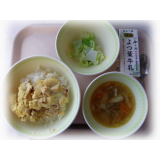 11月18日（金）　親子丼　即席漬け　根菜汁