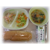 12月14日（水）　ごぼうサラダサンドイッチ　ベーコンと野菜のソテー　具だくさん中華スープ