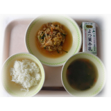 4月11日（火）　豚キムチ　中華スープ　