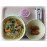 4月20日（木）　みそラーメン　揚げギョーザ　お祝いいちごゼリー