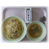 5月25日（木）春キャベツとベーコンのペペロンチーノ　くずし豆腐のスープ