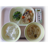 5月30日（火）豆腐の中華煮　小松菜とささみの胡麻和え　わかめのみそ汁