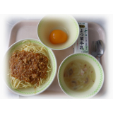 6月15日（木）肉みそスパゲティ　野菜のスープ　黄桃