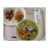 12月7日（木）　塩ラーメン　大学芋　もずくサラダ