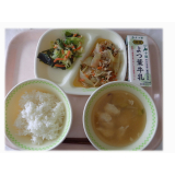 2月13日（火）　プルコギ　わかめサラダ　くずし豆腐のスープ