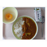 3月8日（金）　 チキンカレー　黄桃